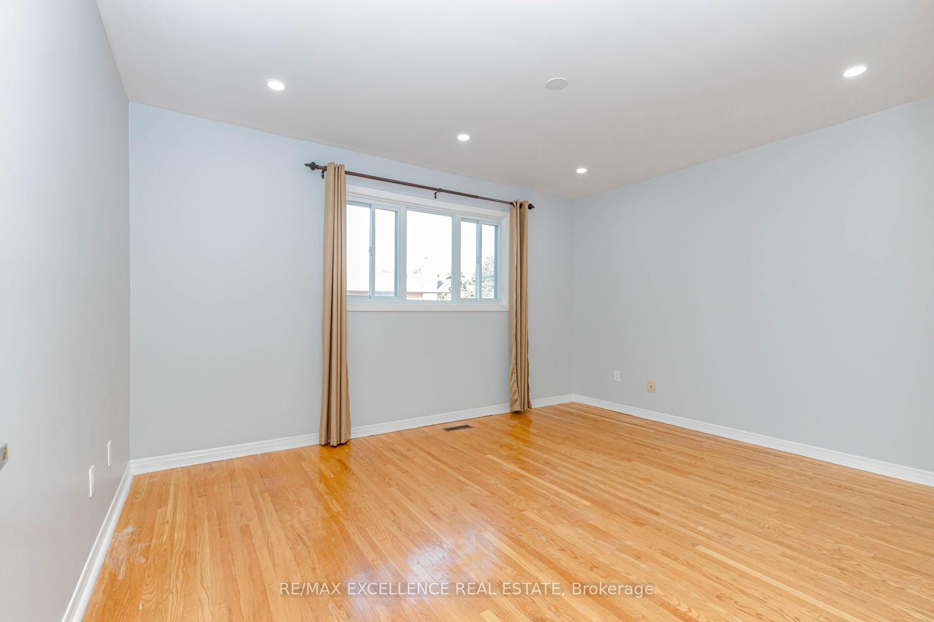 Photo 13 of 15 Maidstone Crescent, Brampton, Central Park — HOMEH