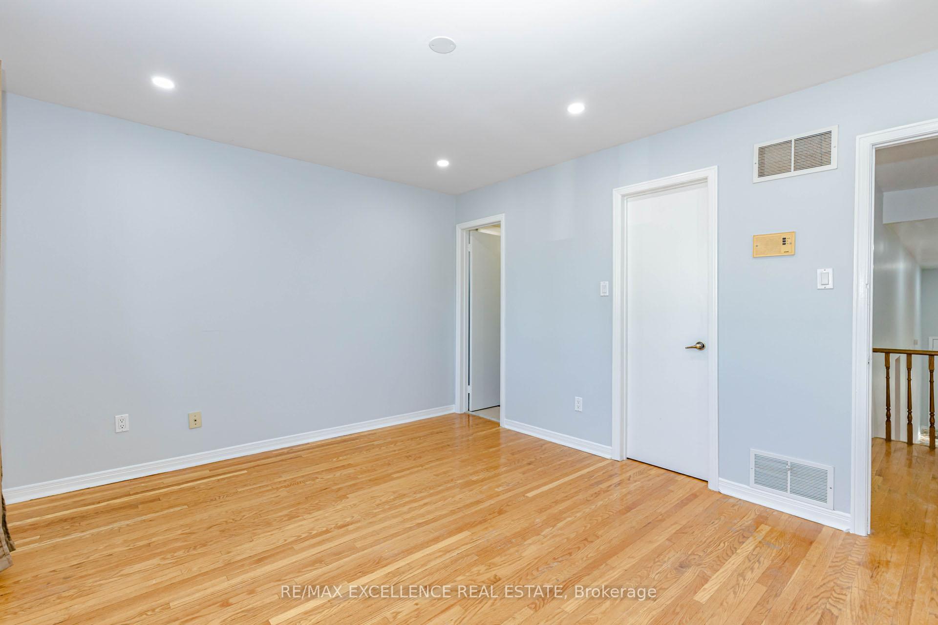 Photo 14 of 15 Maidstone Crescent, Brampton, Central Park — HOMEH