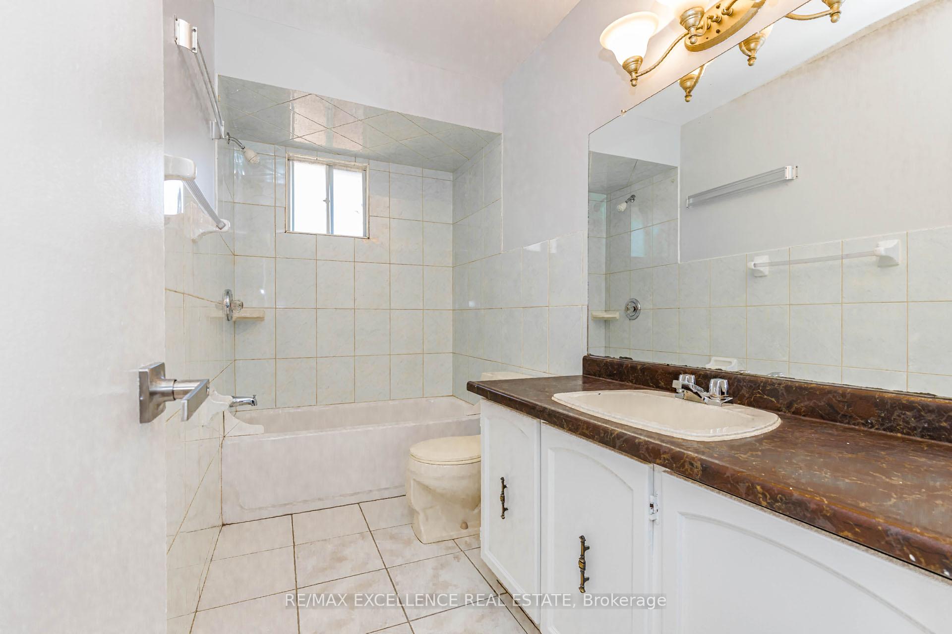 Photo 17 of 15 Maidstone Crescent, Brampton, Central Park — HOMEH
