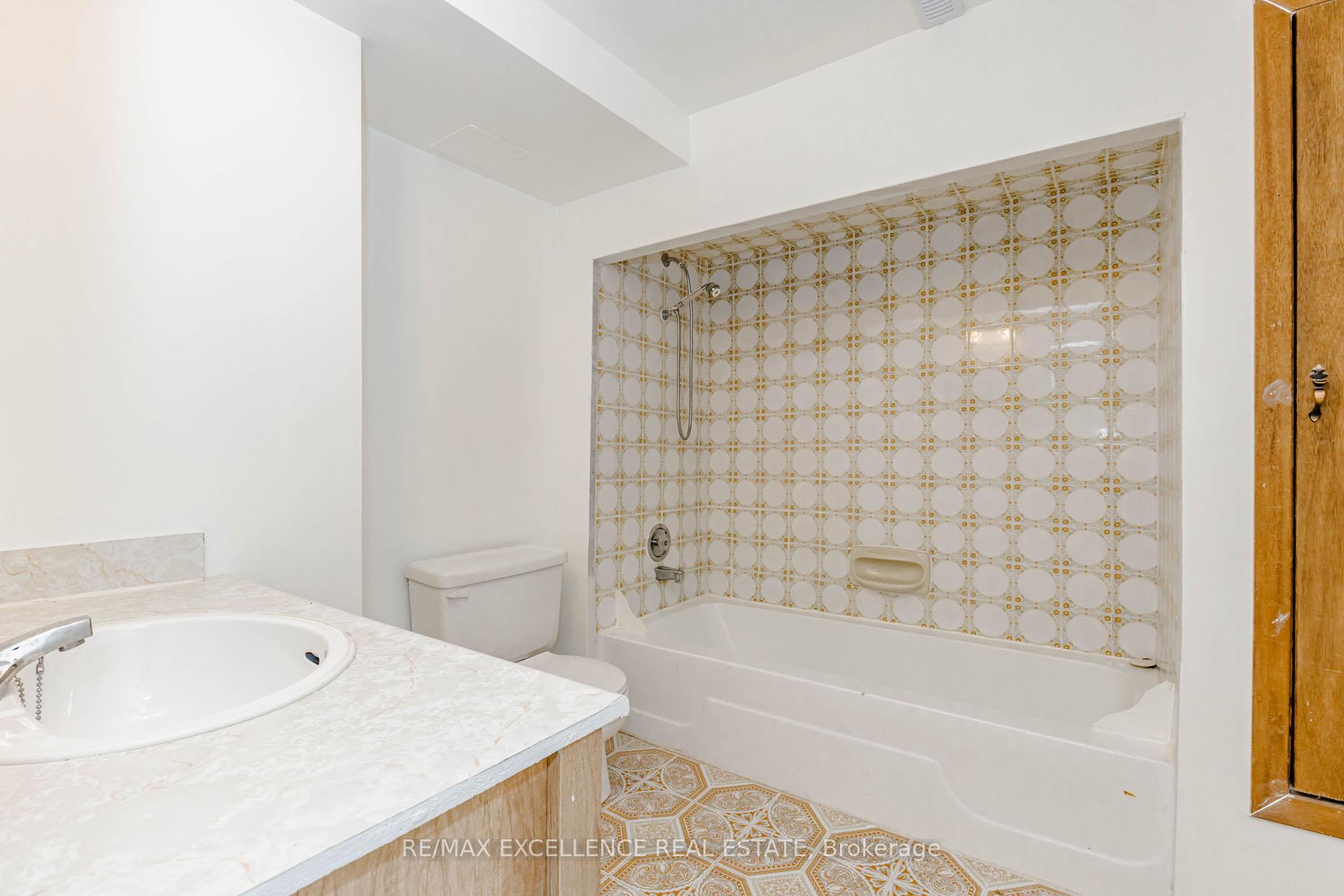 Photo 40 of 15 Maidstone Crescent, Brampton, Central Park — HOMEH