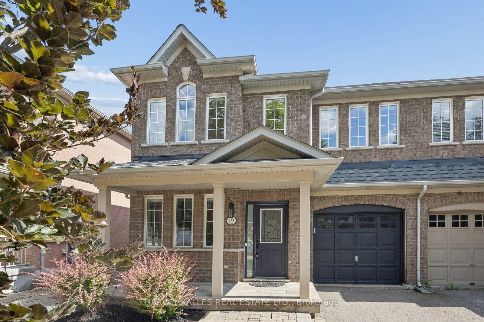 Photo 2 of 19 Starr Crescent, Aurora, Bayview Northeast — HOMEH