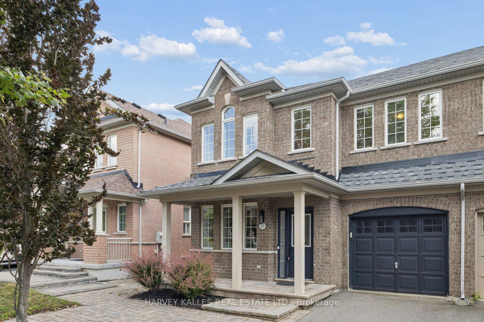 Photo 3 of 19 Starr Crescent, Aurora, Bayview Northeast — HOMEH