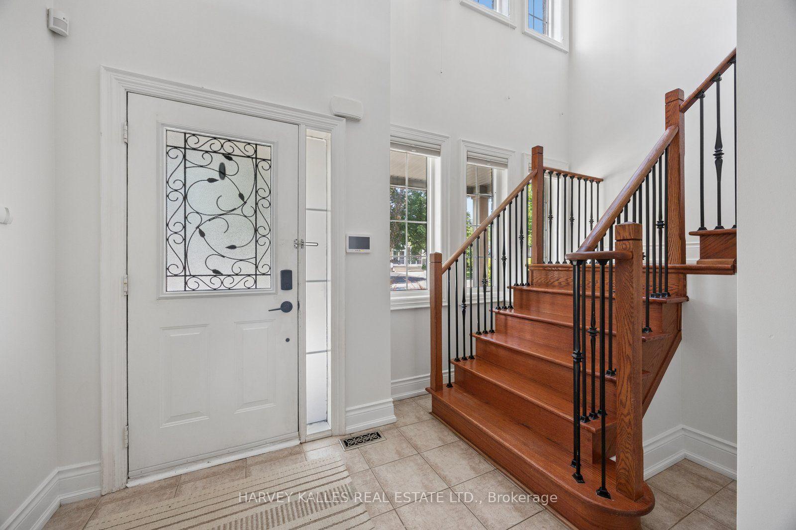 Photo 4 of 19 Starr Crescent, Aurora, Bayview Northeast — HOMEH