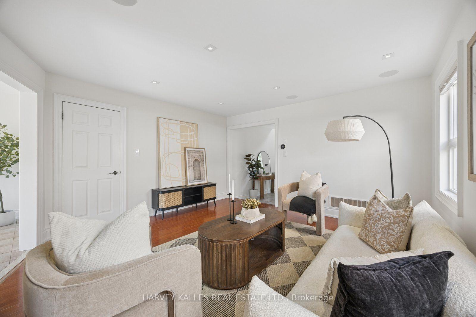 Photo 6 of 19 Starr Crescent, Aurora, Bayview Northeast — HOMEH