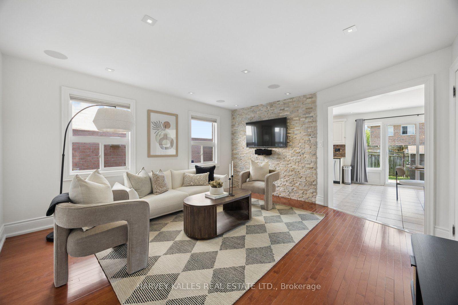 Photo 7 of 19 Starr Crescent, Aurora, Bayview Northeast — HOMEH