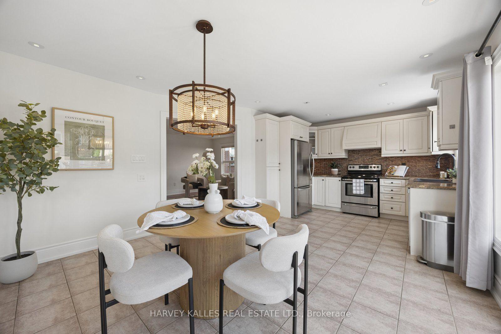 Photo 11 of 19 Starr Crescent, Aurora, Bayview Northeast — HOMEH
