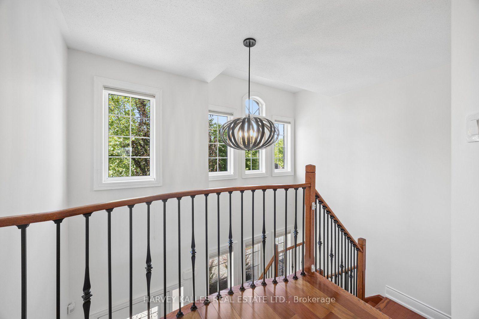 Photo 13 of 19 Starr Crescent, Aurora, Bayview Northeast — HOMEH