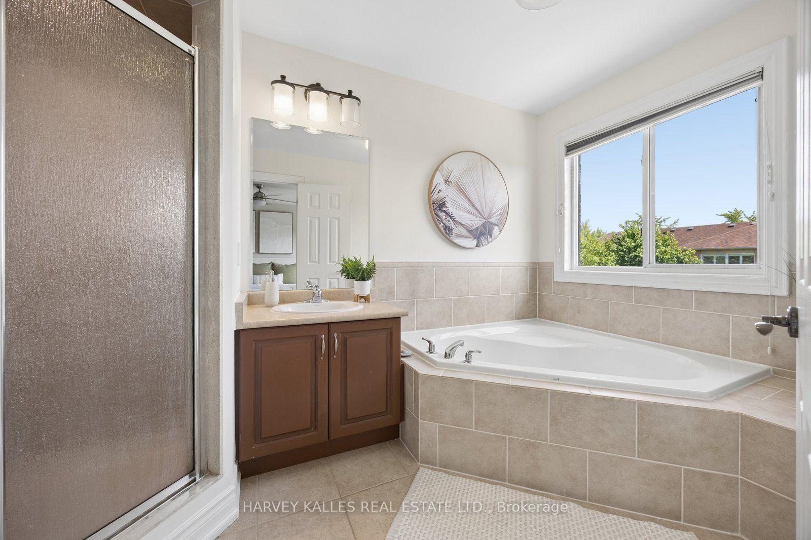 Photo 17 of 19 Starr Crescent, Aurora, Bayview Northeast — HOMEH