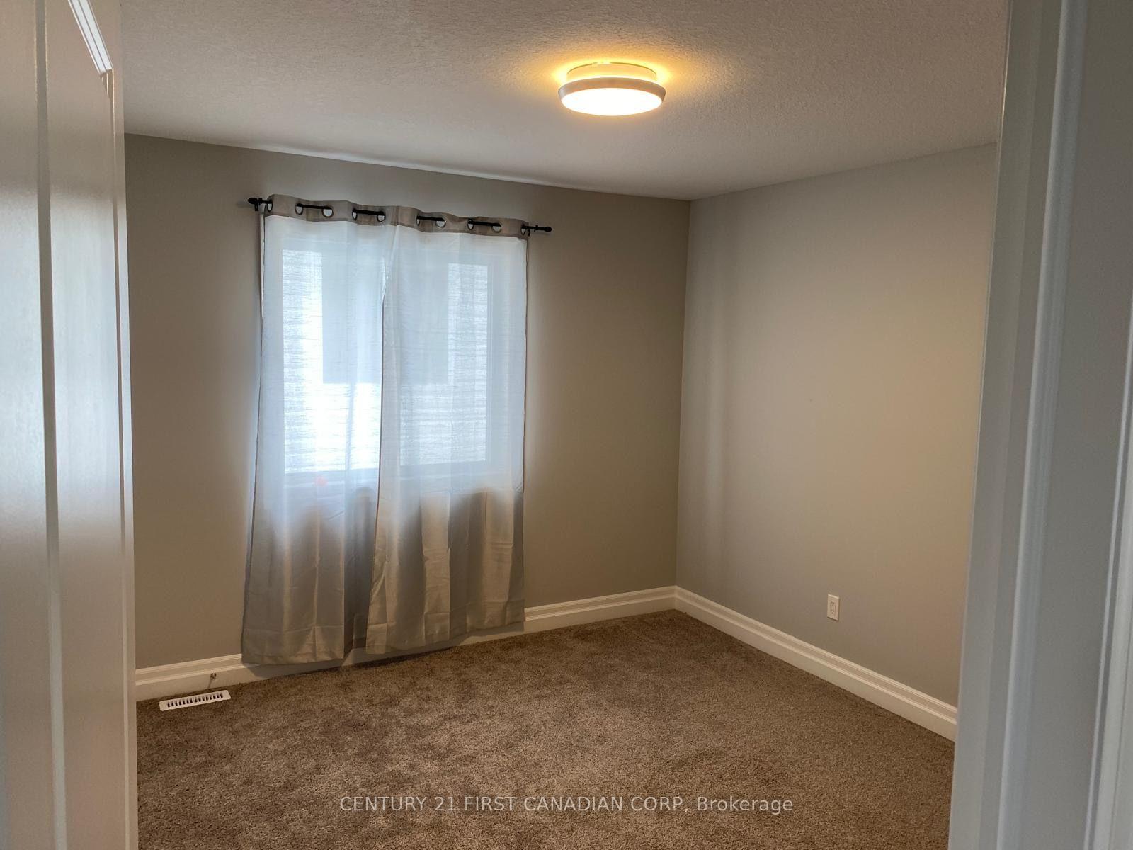 Photo 2 of Unit 17, 2619 Sheffield Boulevard, London, South U — HOMEH