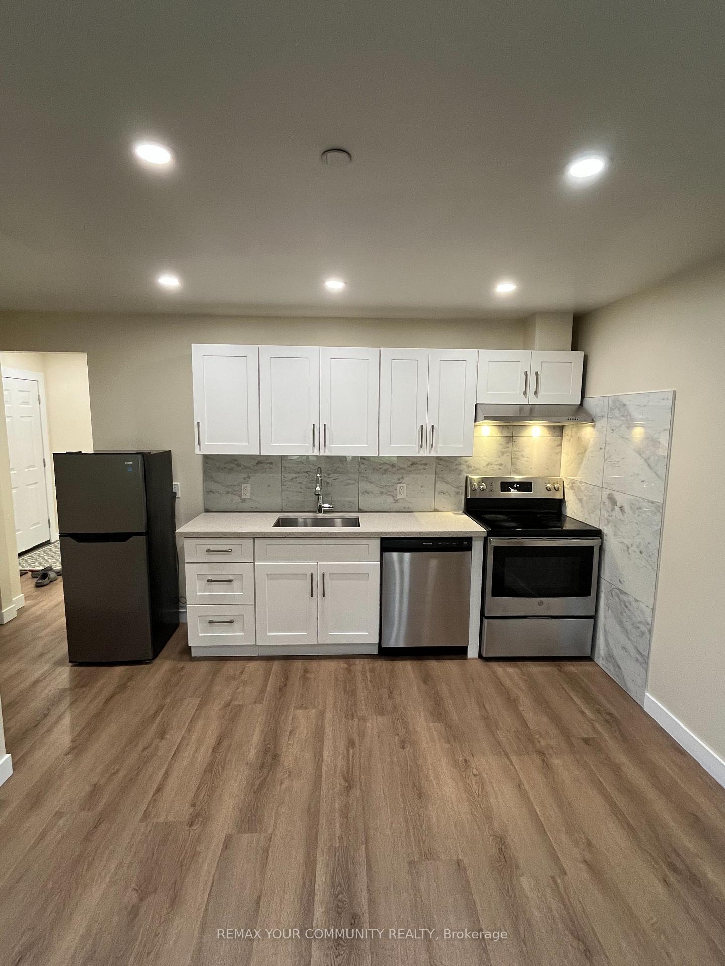 Photo 5 of Unit MAIN, 2 Harold Street, Etobicoke, Mimico — HOMEH