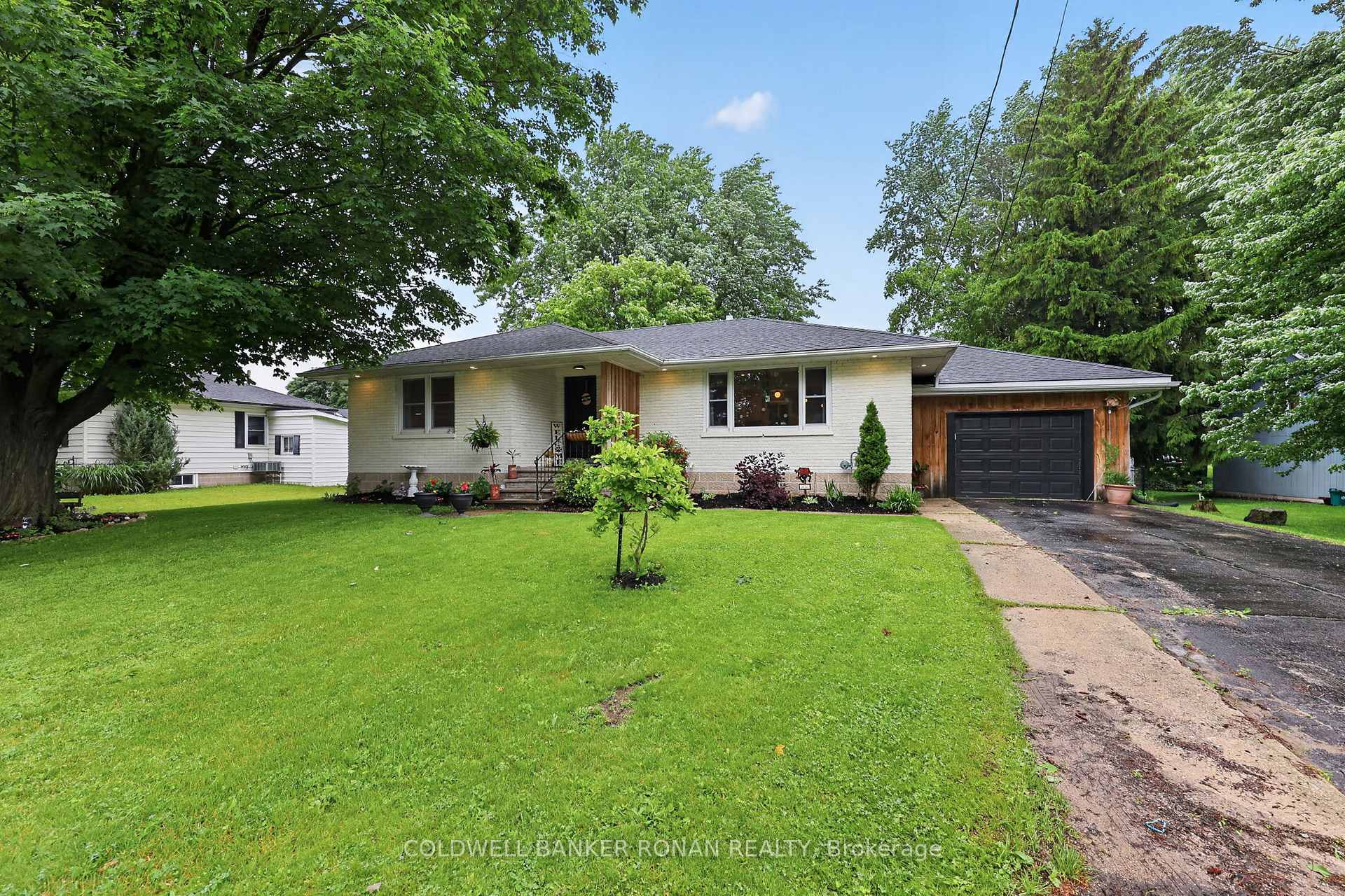 Photo 2 of 30 King Street N, Minto — HOMEH