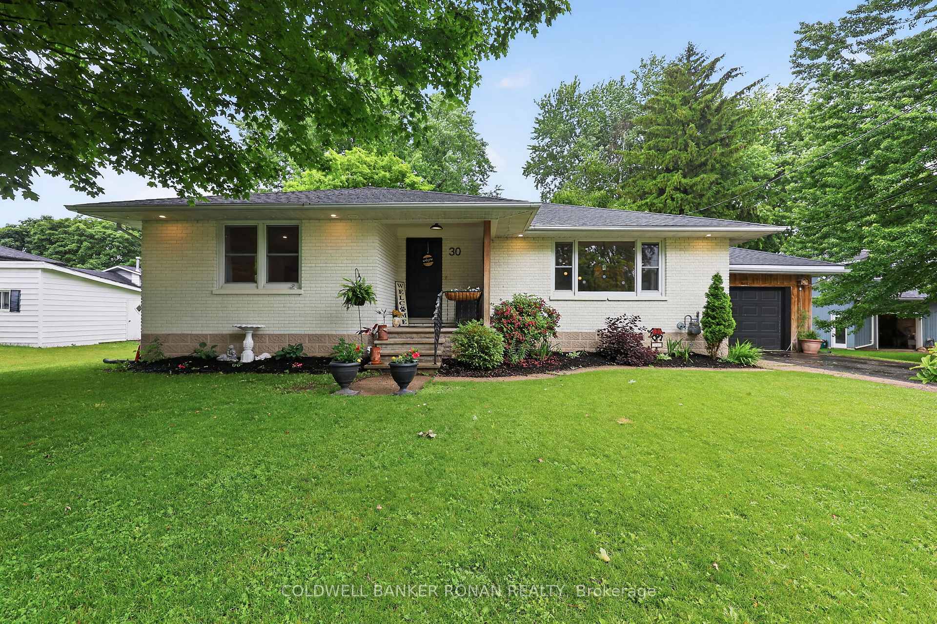 Photo 3 of 30 King Street N, Minto — HOMEH