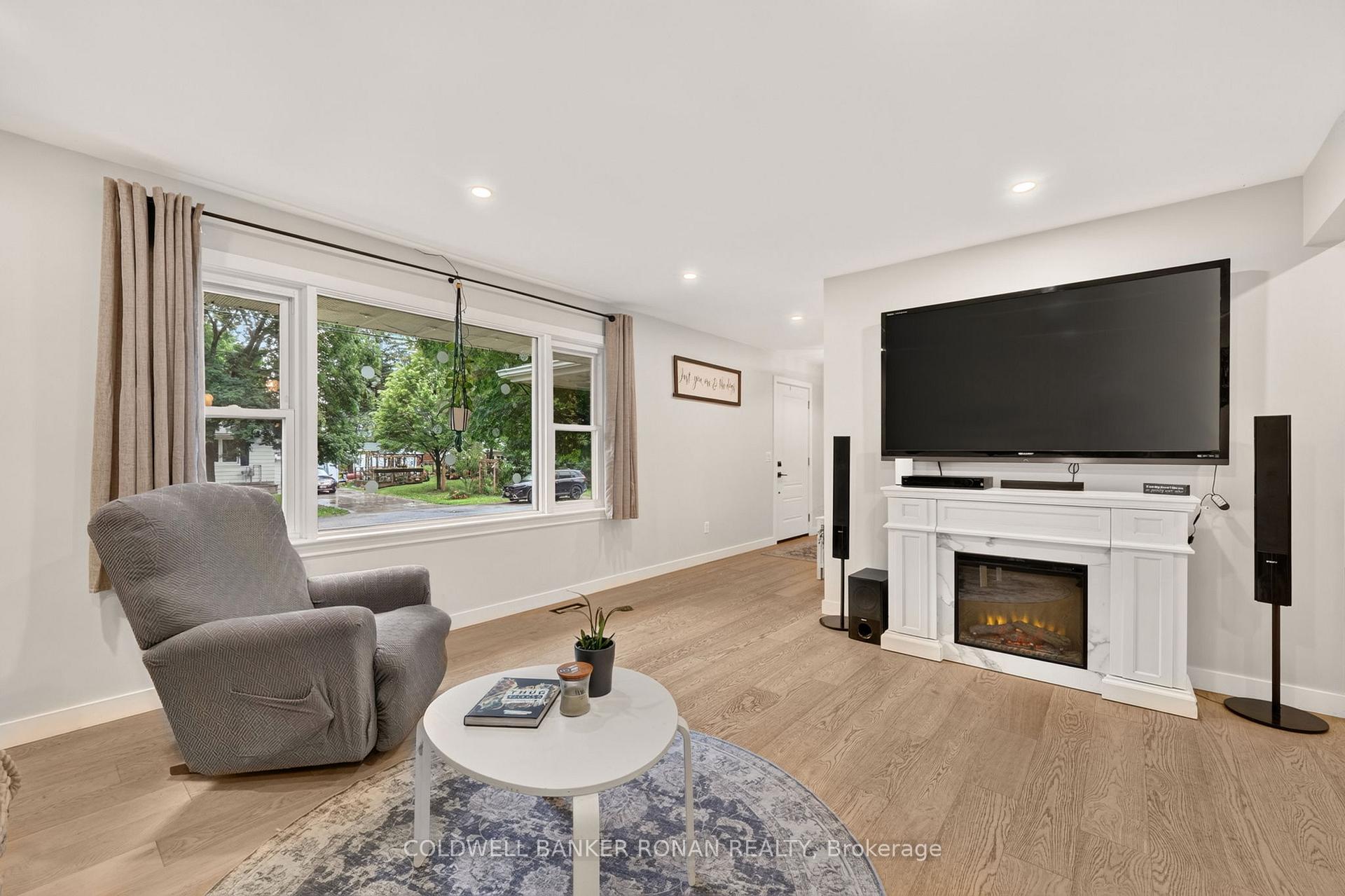 Photo 9 of 30 King Street N, Minto — HOMEH
