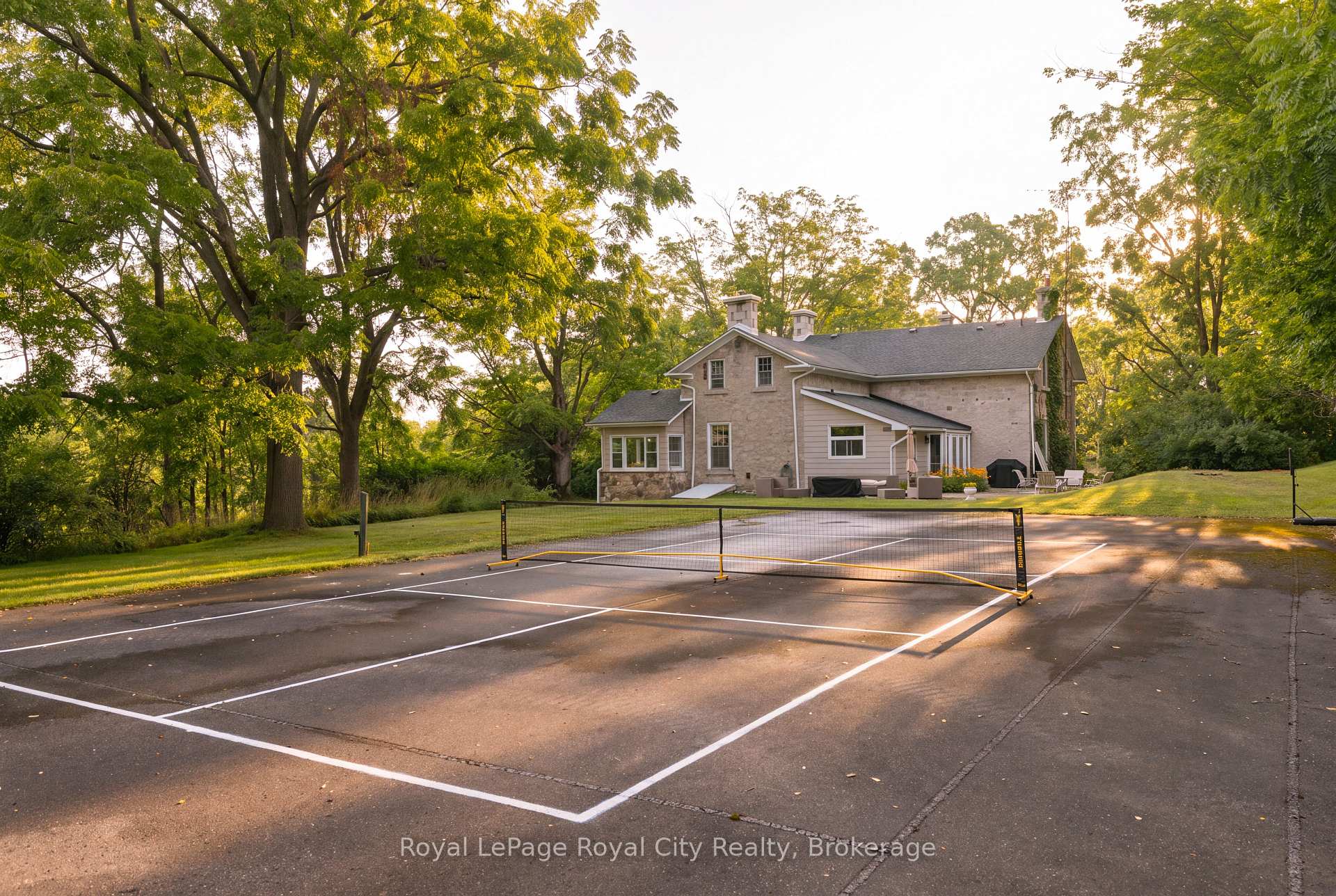 Photo 4 of 7243 Concession 1 Road, Puslinch, Crieff/Aikensville/Killean — HOMEH