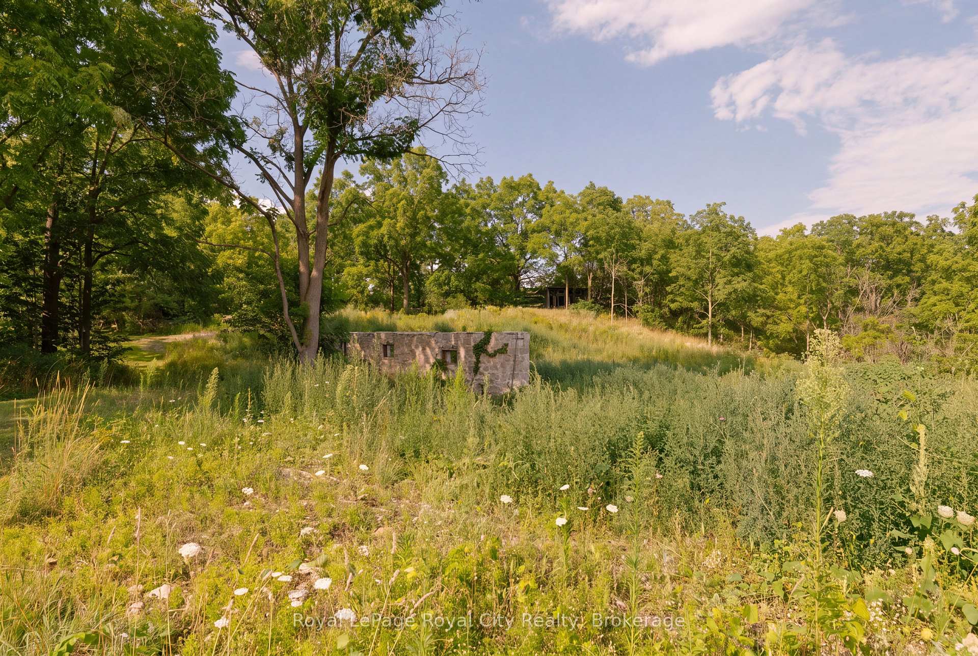 Photo 8 of 7243 Concession 1 Road, Puslinch, Crieff/Aikensville/Killean — HOMEH