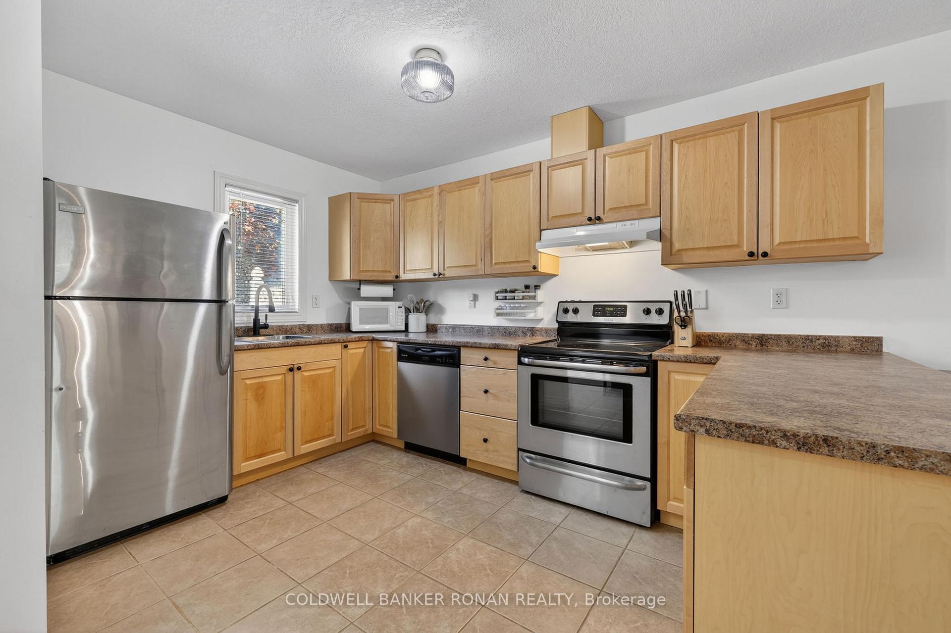 Photo 5 of 505 Thomas Street, Clearview, Stayner — HOMEH