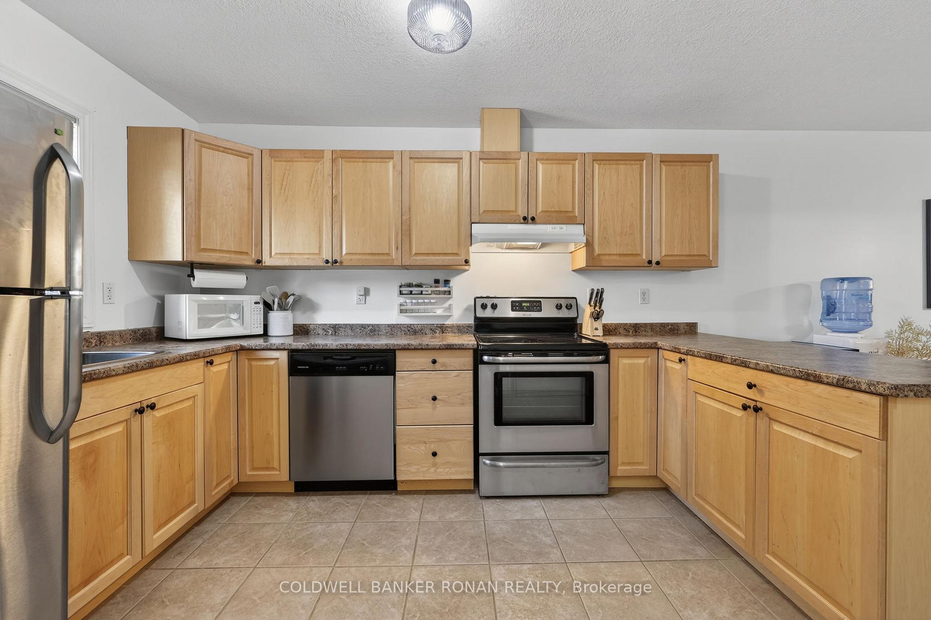 Photo 6 of 505 Thomas Street, Clearview, Stayner — HOMEH