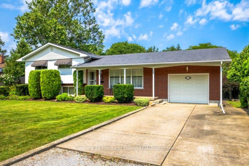Photo 4 of 121 Lockhart Drive, St. Catharines, Glendale/Glenridge — HOMEH