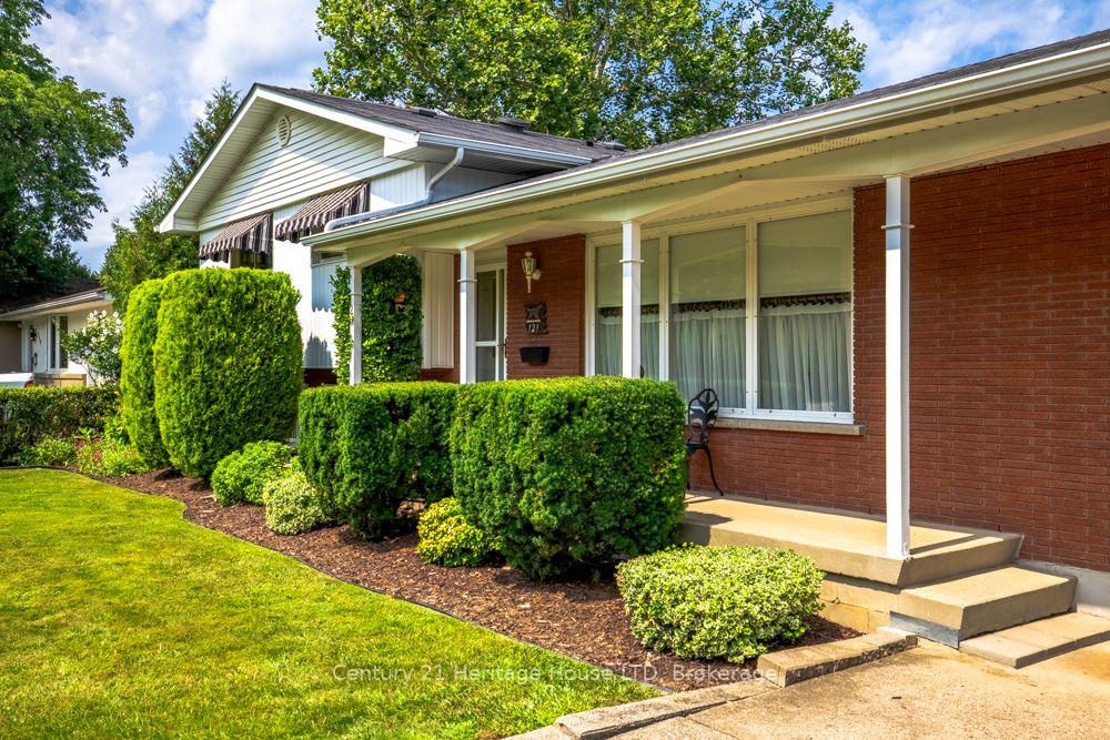 Photo 5 of 121 Lockhart Drive, St. Catharines, Glendale/Glenridge — HOMEH
