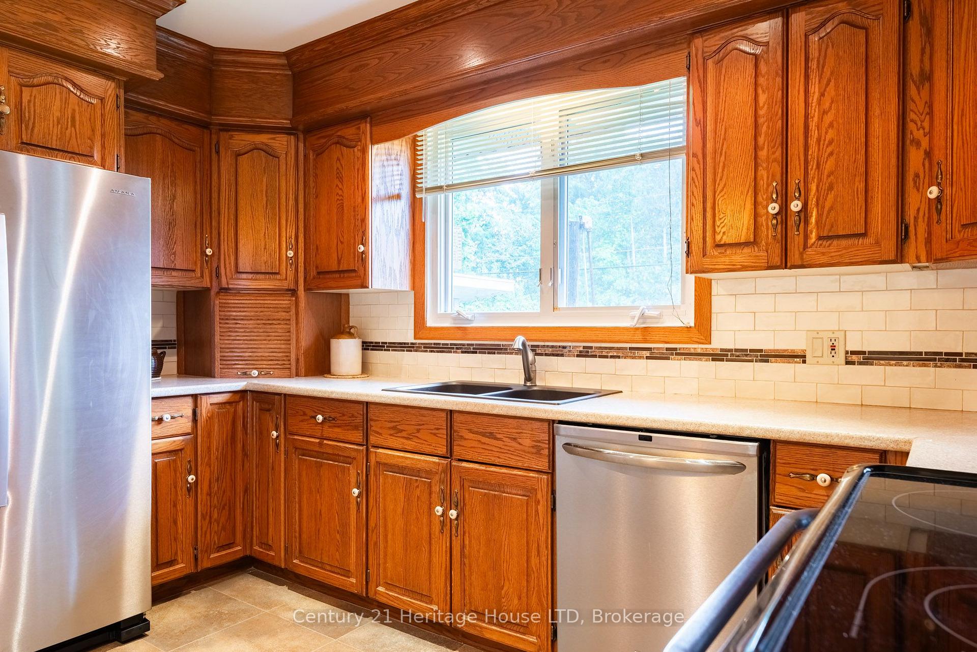 Photo 17 of 121 Lockhart Drive, St. Catharines, Glendale/Glenridge — HOMEH