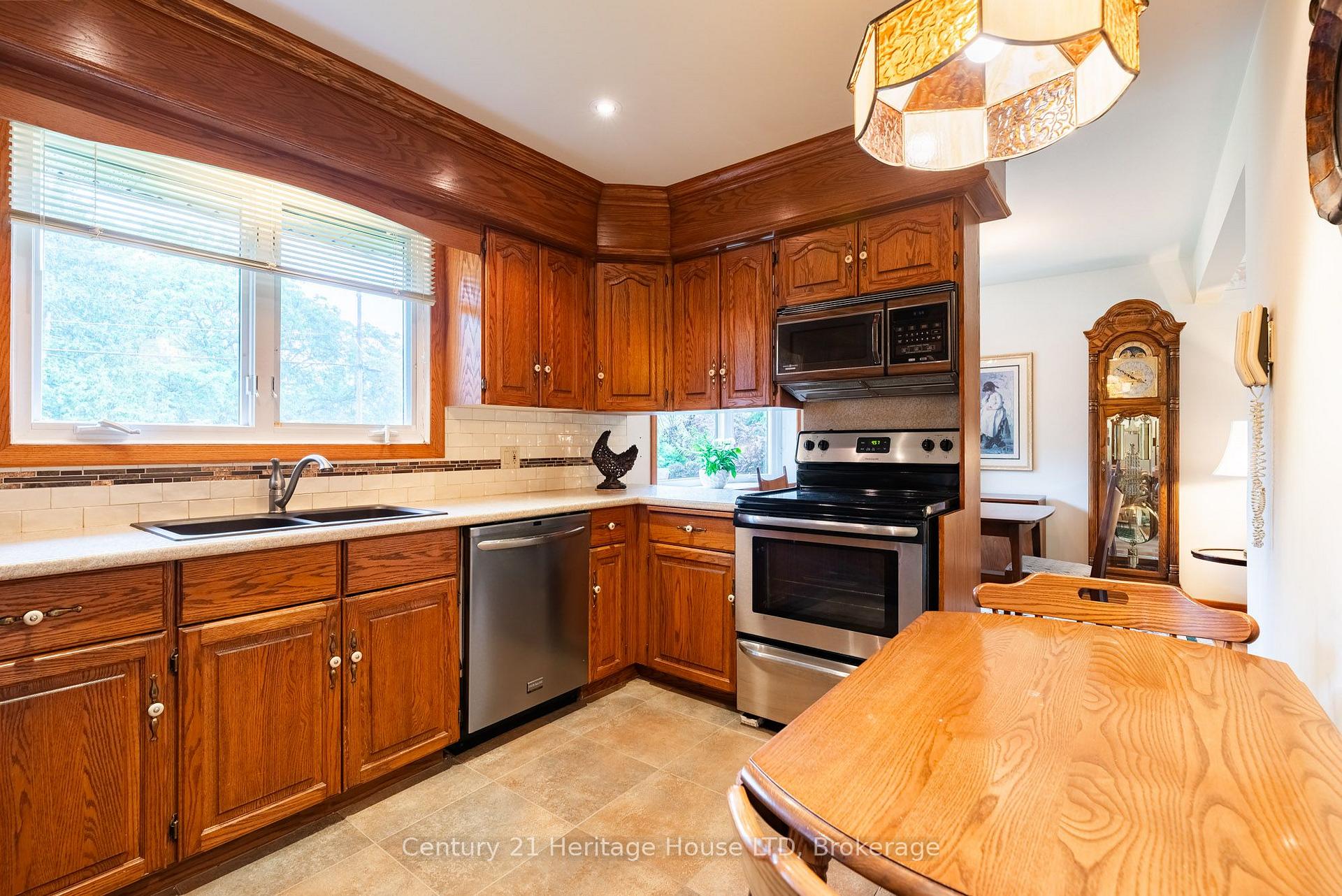 Photo 19 of 121 Lockhart Drive, St. Catharines, Glendale/Glenridge — HOMEH