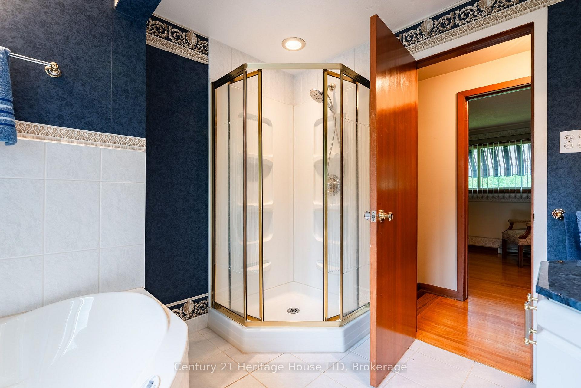 Photo 30 of 121 Lockhart Drive, St. Catharines, Glendale/Glenridge — HOMEH