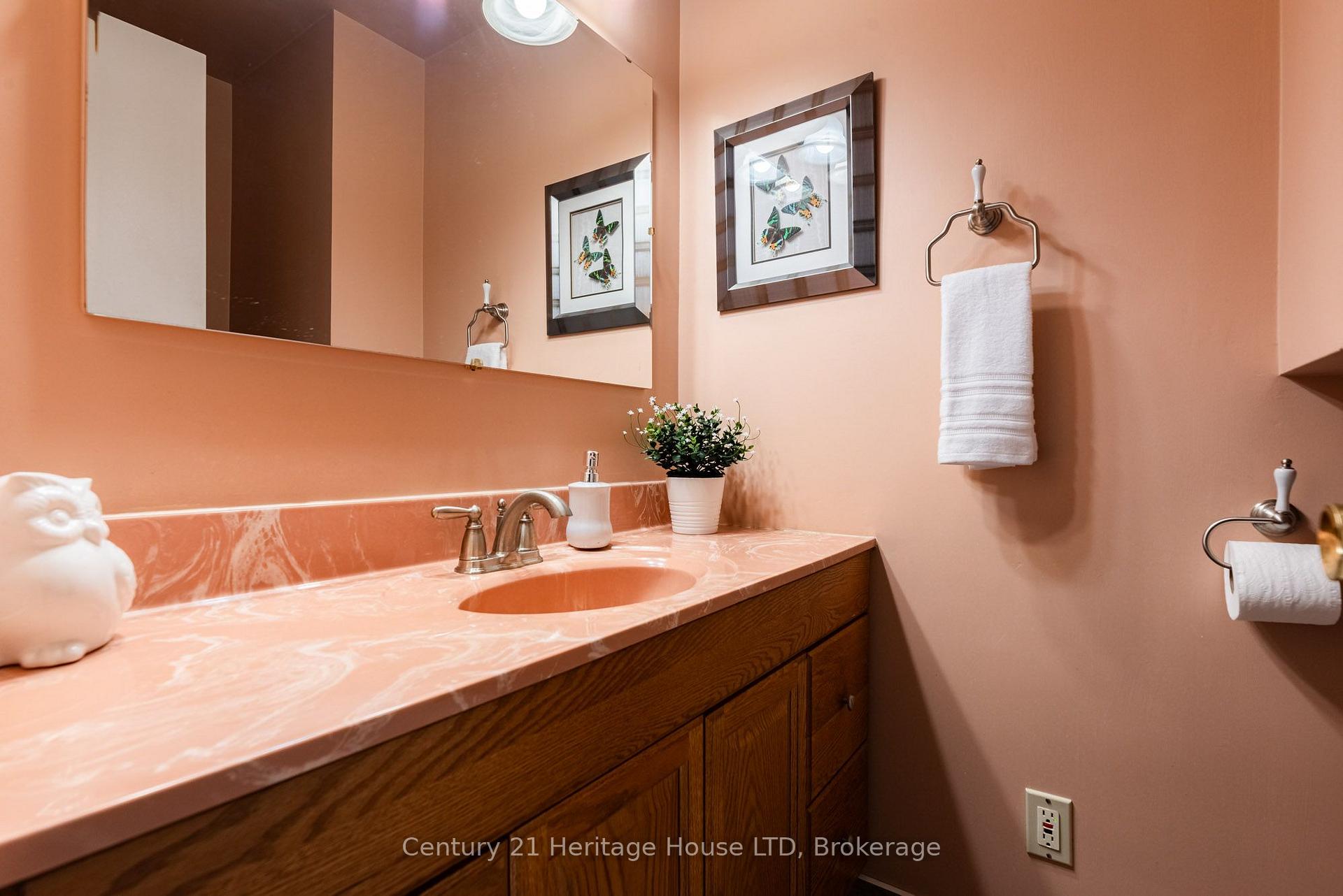 Photo 37 of 121 Lockhart Drive, St. Catharines, Glendale/Glenridge — HOMEH