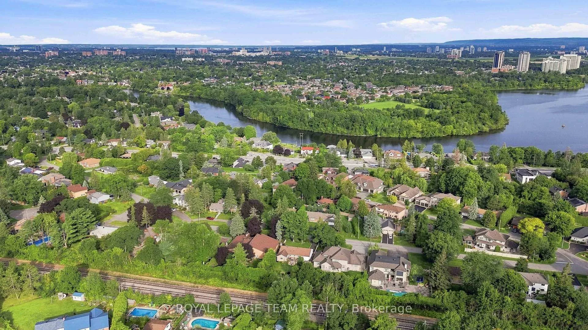 Photo 8 of 3044 Upper Otterson Place, Ottawa, Mooneys Bay/Revelstoke — HOMEH