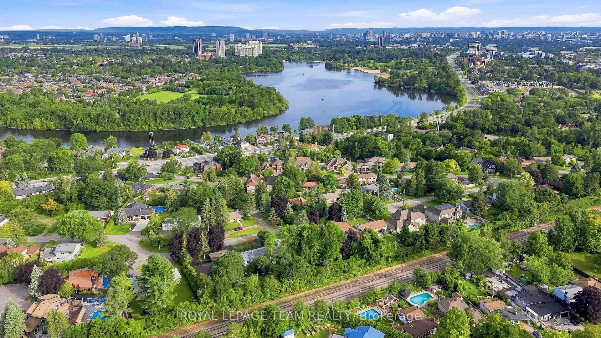 Photo 9 of 3044 Upper Otterson Place, Ottawa, Mooneys Bay/Revelstoke — HOMEH