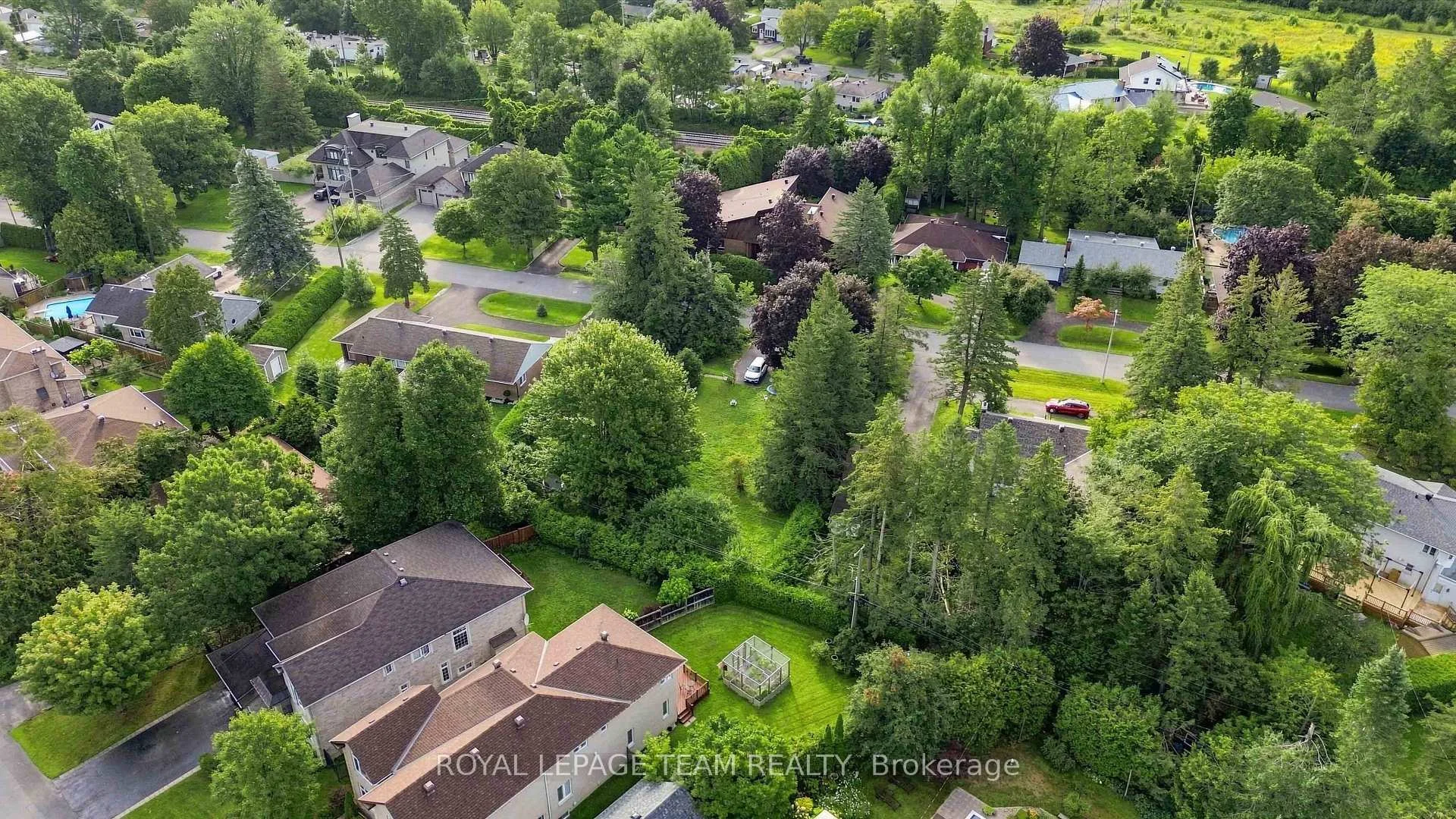 Photo 10 of 3044 Upper Otterson Place, Ottawa, Mooneys Bay/Revelstoke — HOMEH