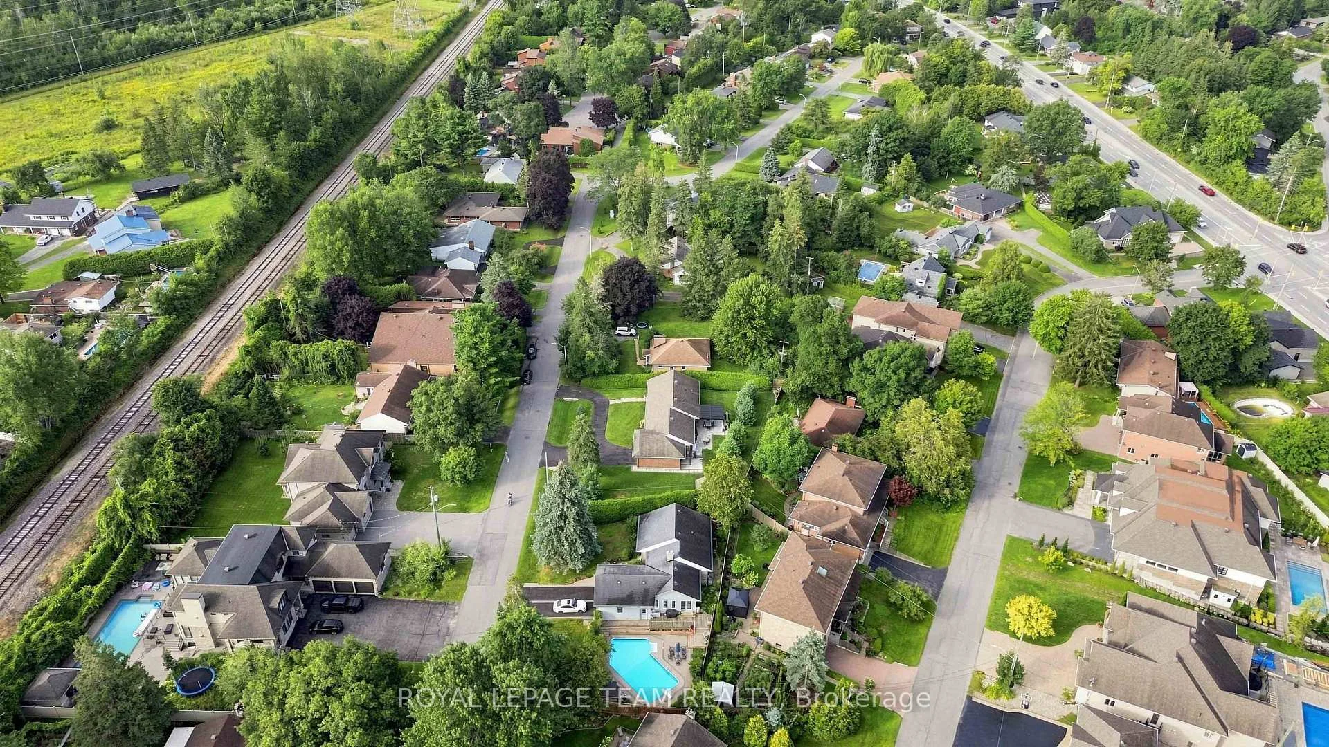 Photo 14 of 3044 Upper Otterson Place, Ottawa, Mooneys Bay/Revelstoke — HOMEH