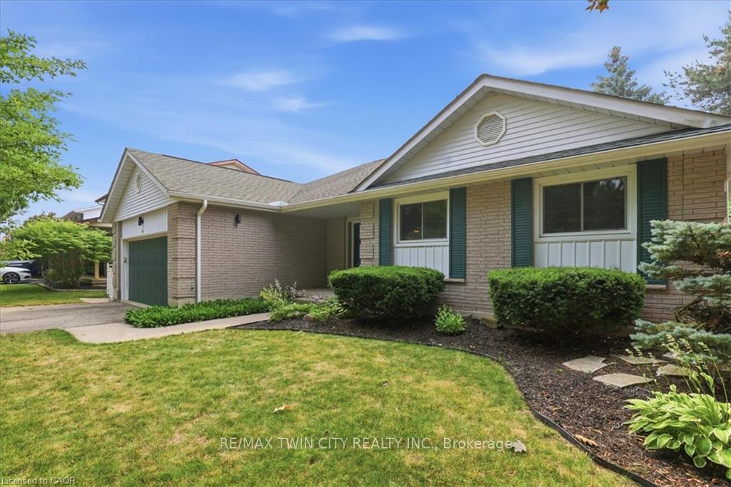 Photo 3 of 369 Crimson Drive, Waterloo, Lexington/Lincoln Village — HOMEH