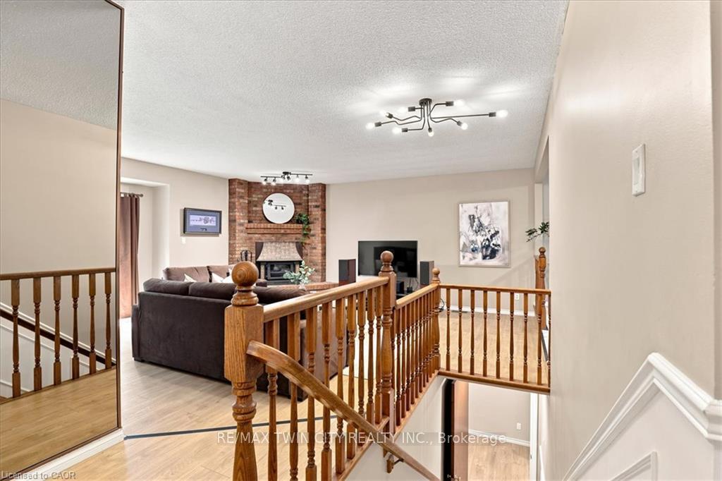 Photo 6 of 369 Crimson Drive, Waterloo, Lexington/Lincoln Village — HOMEH
