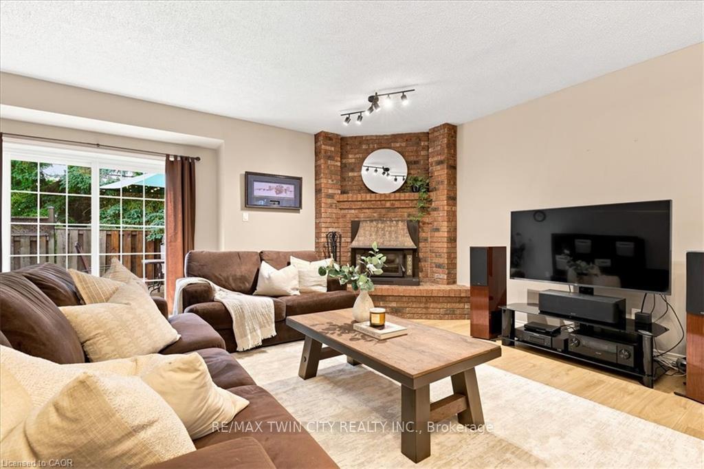 Photo 8 of 369 Crimson Drive, Waterloo, Lexington/Lincoln Village — HOMEH
