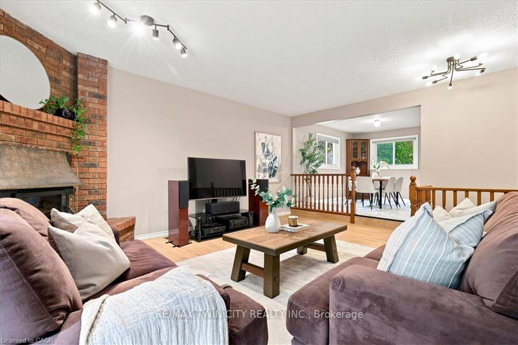 Photo 10 of 369 Crimson Drive, Waterloo, Lexington/Lincoln Village — HOMEH