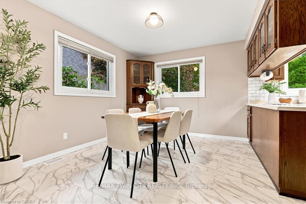 Photo 11 of 369 Crimson Drive, Waterloo, Lexington/Lincoln Village — HOMEH