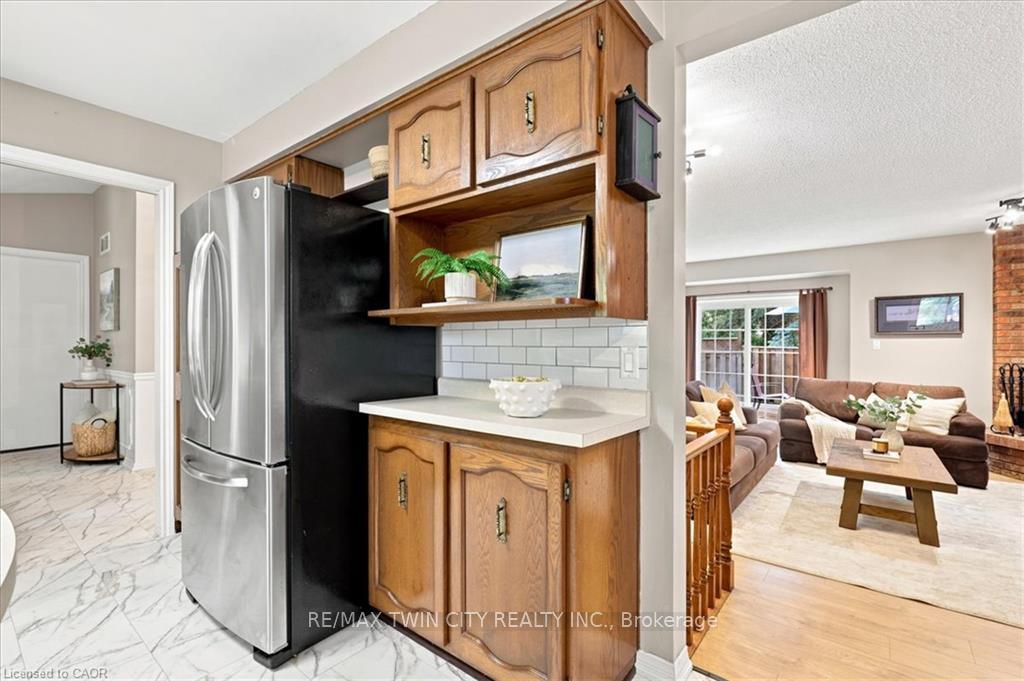 Photo 14 of 369 Crimson Drive, Waterloo, Lexington/Lincoln Village — HOMEH