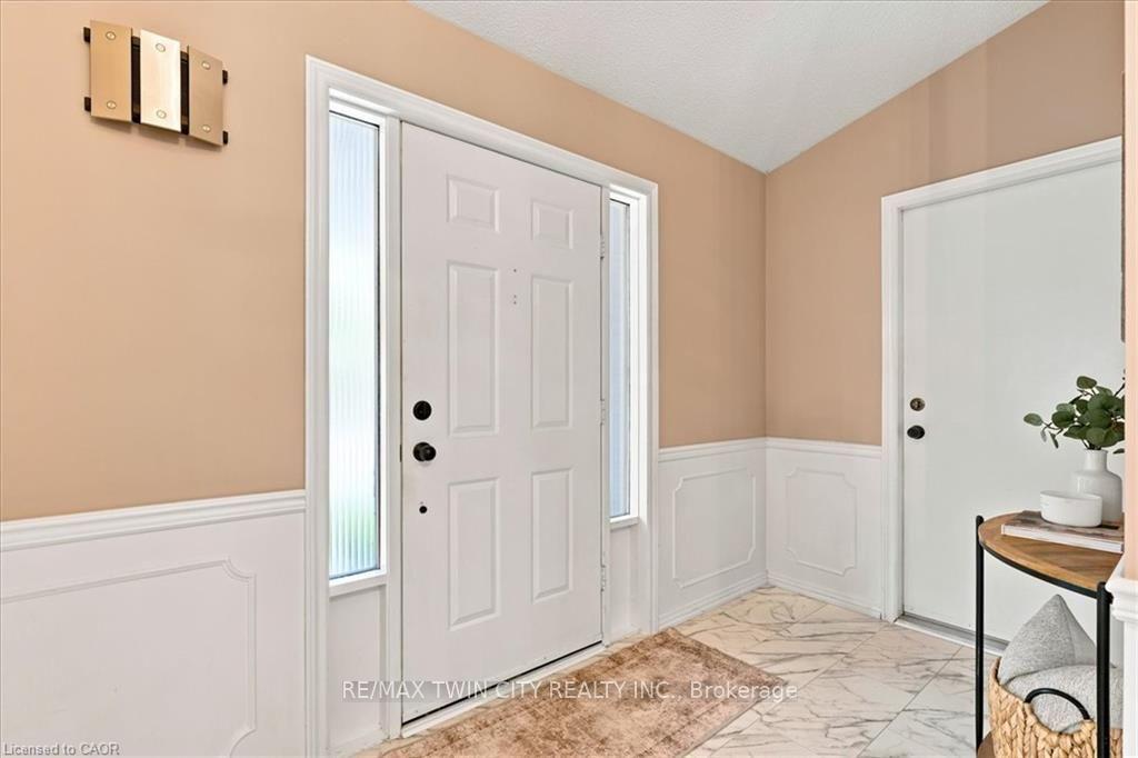 Photo 17 of 369 Crimson Drive, Waterloo, Lexington/Lincoln Village — HOMEH
