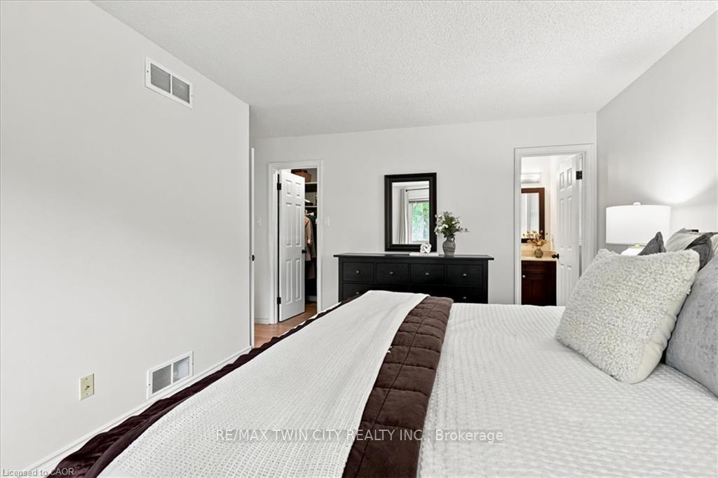 Photo 21 of 369 Crimson Drive, Waterloo, Lexington/Lincoln Village — HOMEH
