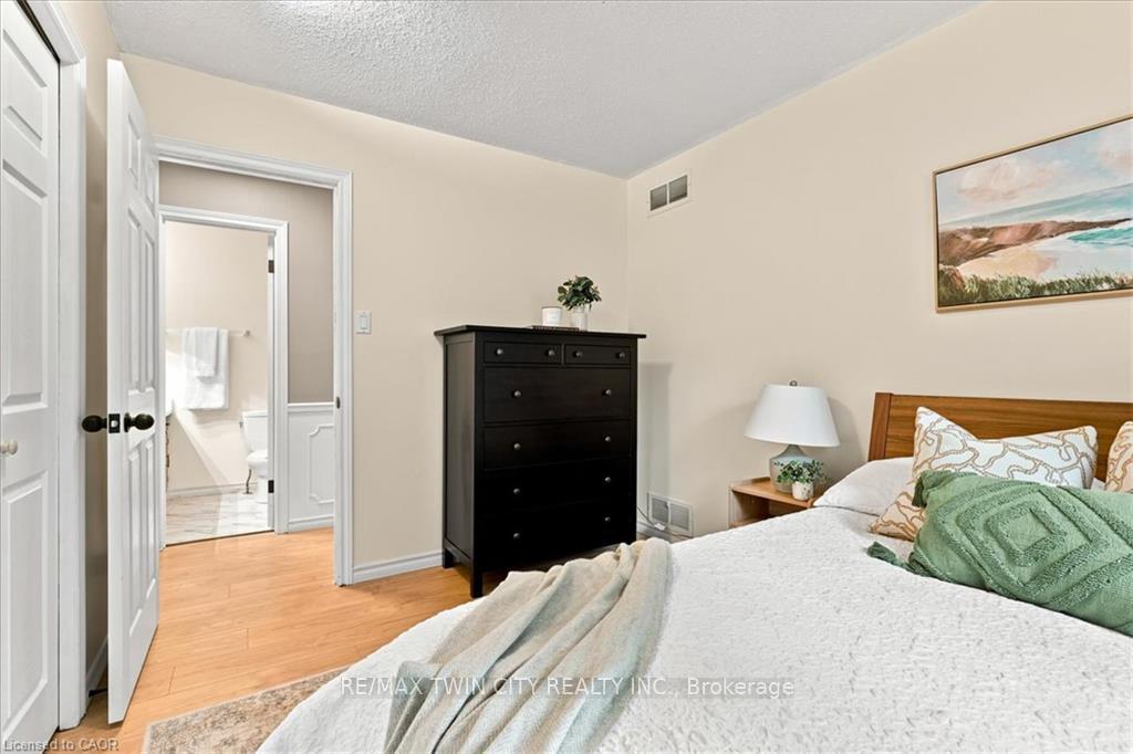 Photo 24 of 369 Crimson Drive, Waterloo, Lexington/Lincoln Village — HOMEH