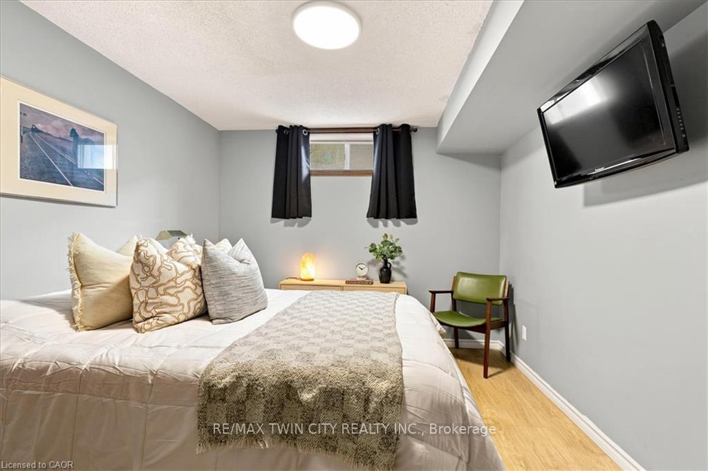 Photo 31 of 369 Crimson Drive, Waterloo, Lexington/Lincoln Village — HOMEH