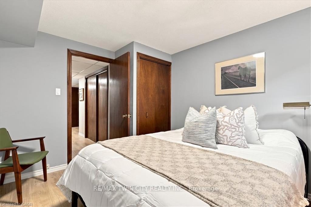 Photo 32 of 369 Crimson Drive, Waterloo, Lexington/Lincoln Village — HOMEH