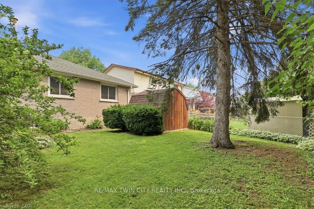 Photo 40 of 369 Crimson Drive, Waterloo, Lexington/Lincoln Village — HOMEH