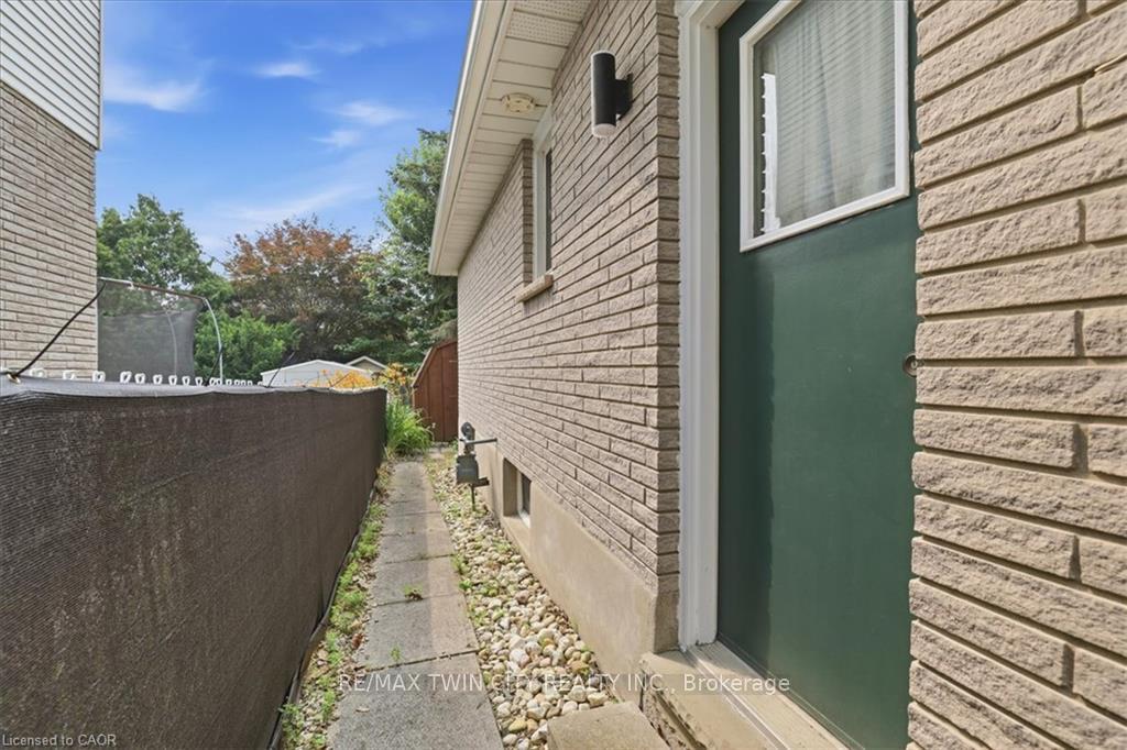 Photo 43 of 369 Crimson Drive, Waterloo, Lexington/Lincoln Village — HOMEH