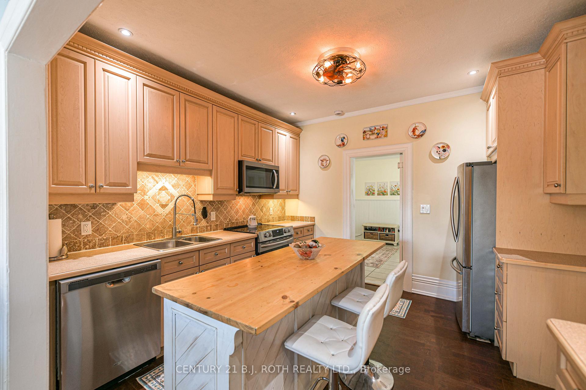 Photo 11 of 80 Coldwater Road W, Orillia — HOMEH