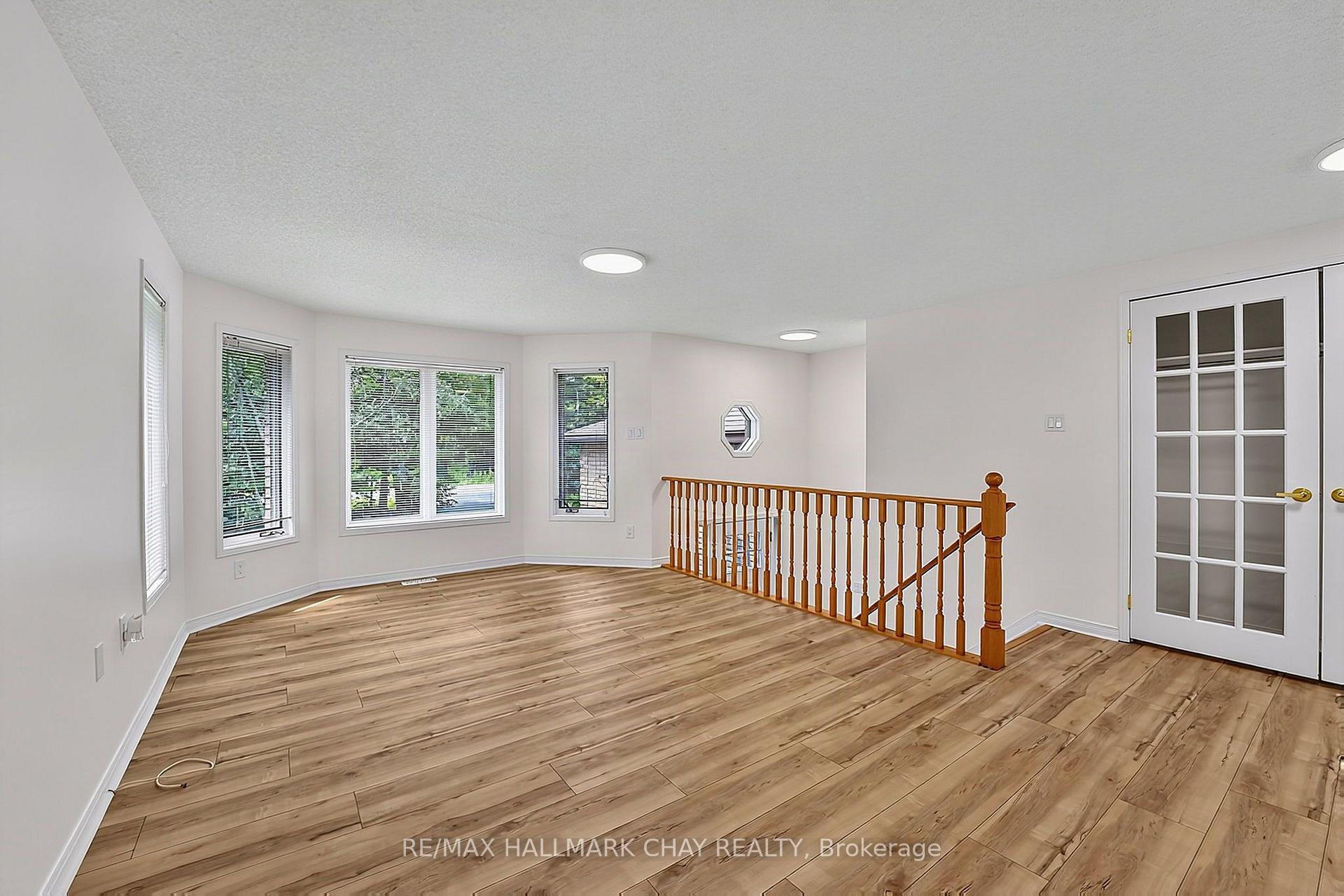 Photo 2 of 1091 Fox Farm Road, Springwater, Phelpston — HOMEH