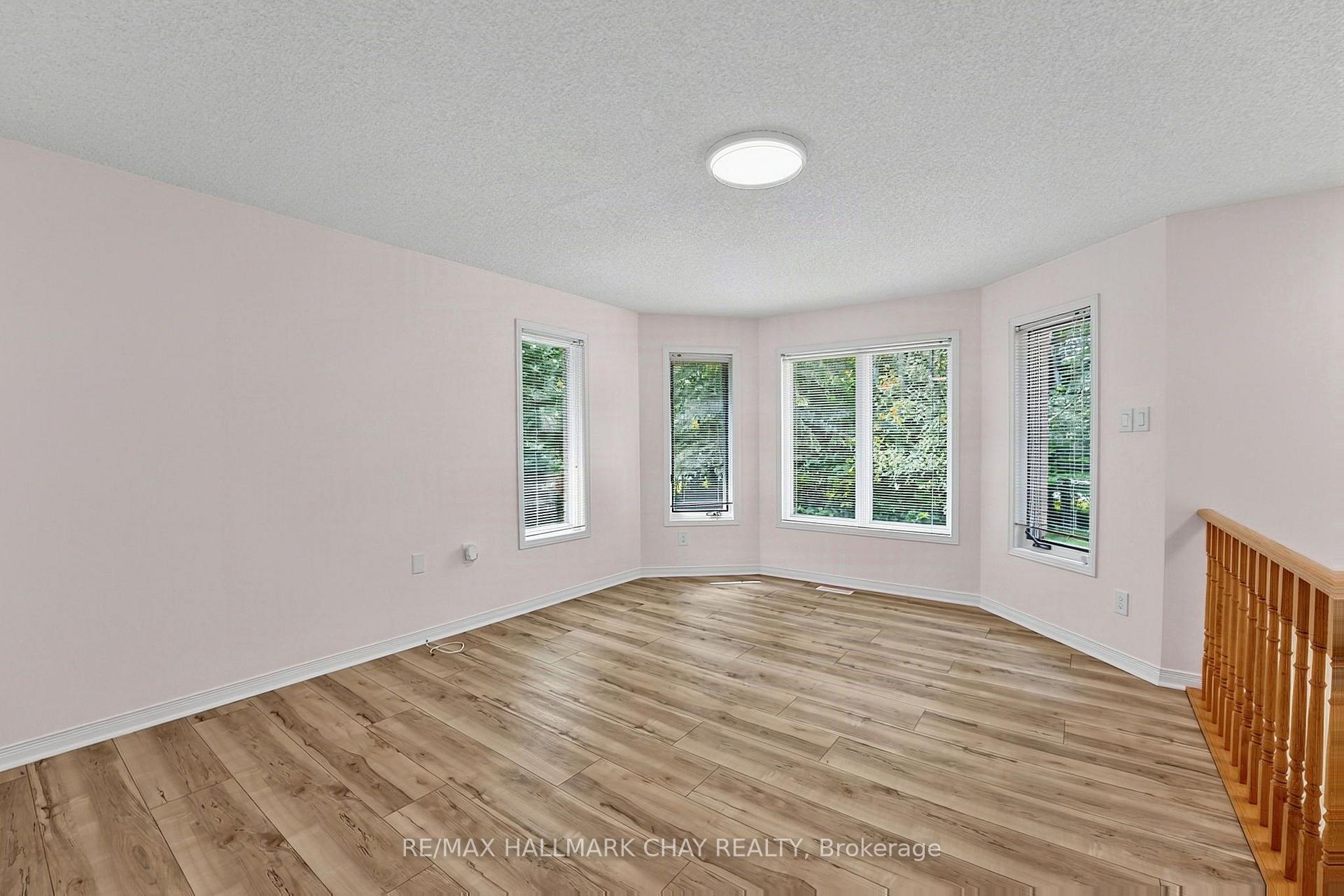 Photo 3 of 1091 Fox Farm Road, Springwater, Phelpston — HOMEH
