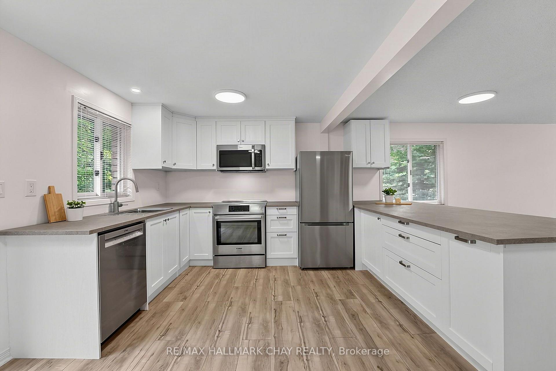 Photo 5 of 1091 Fox Farm Road, Springwater, Phelpston — HOMEH