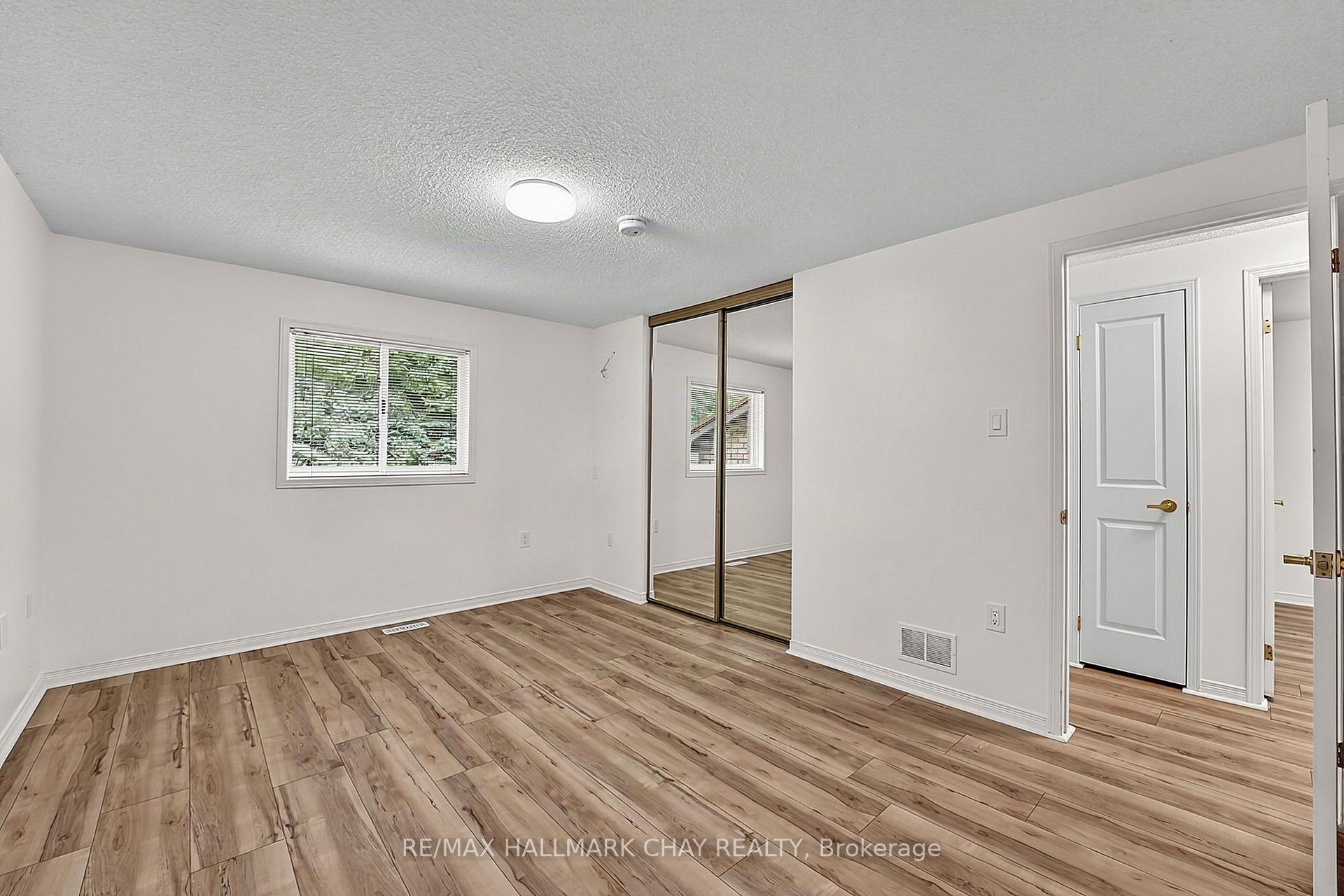 Photo 7 of 1091 Fox Farm Road, Springwater, Phelpston — HOMEH