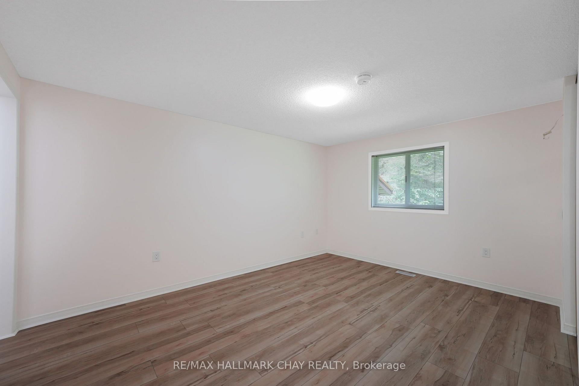 Photo 10 of 1091 Fox Farm Road, Springwater, Phelpston — HOMEH